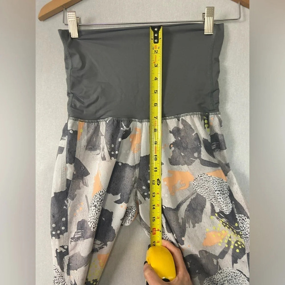 Lululemon Om Pant Mini Art Pop White Multi / Slate  Size 2 - Picture 12 of 13